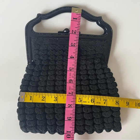 1950s Crocheted Handbag with Embroidered Interior - Picture 4 of 5